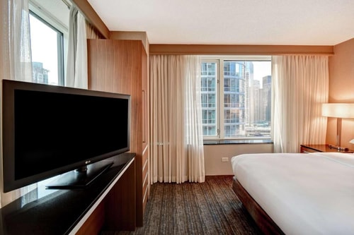 King Suite Near U Medicine River East CHI 3 Luxury Bookings