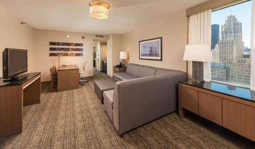 King Suite Near U Medicine River East CHI 6 Luxury Bookings