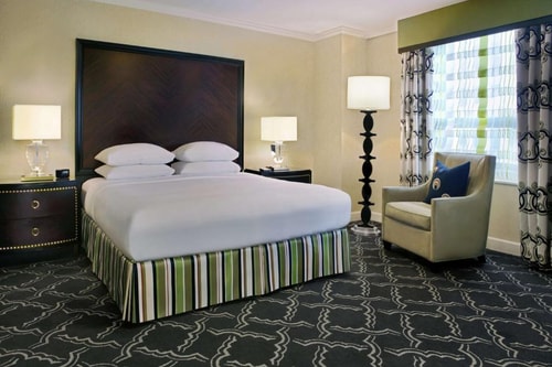 King Room Near Poke Poke CHI Luxury Bookings