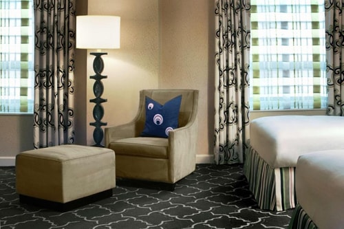 King Room Near Poke Poke CHI 2 Luxury Bookings