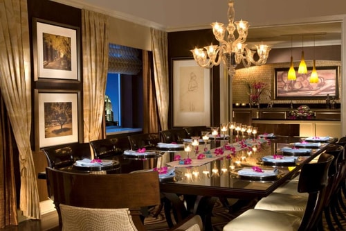 King Room Near Poke Poke CHI 10 Luxury Bookings