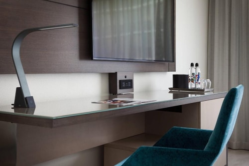 Guest Room Near Avis Car Rental MIA 1 Luxury Bookings