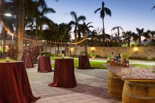 Guest Room Near Avis Car Rental MIA 11 Luxury Bookings