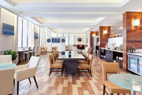 Guest Room Near Avis Car Rental MIA 9 Luxury Bookings