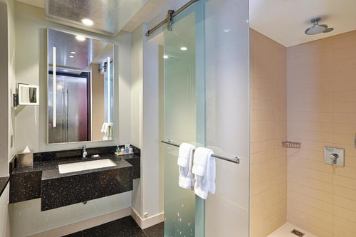 King Room with City View Near GEMS World  CHI 5 Luxury Bookings