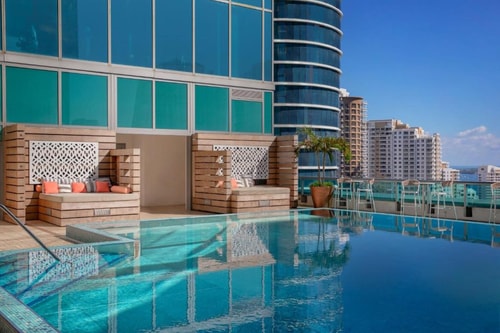 Deluxe King Room Near River Front MIA 13 Luxury Bookings