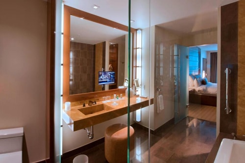 Deluxe King Room Near River Front MIA 3 Luxury Bookings