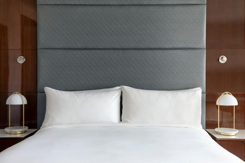 Deluxe King Room Near River Front MIA 1 Luxury Bookings