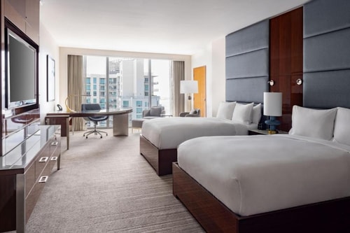 Deluxe King Room Near River Front MIA 2 Luxury Bookings