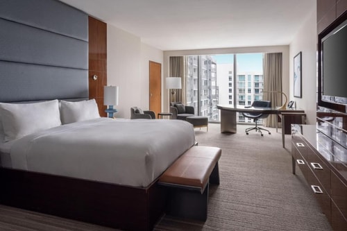Deluxe King Room Near River Front MIA Luxury Bookings