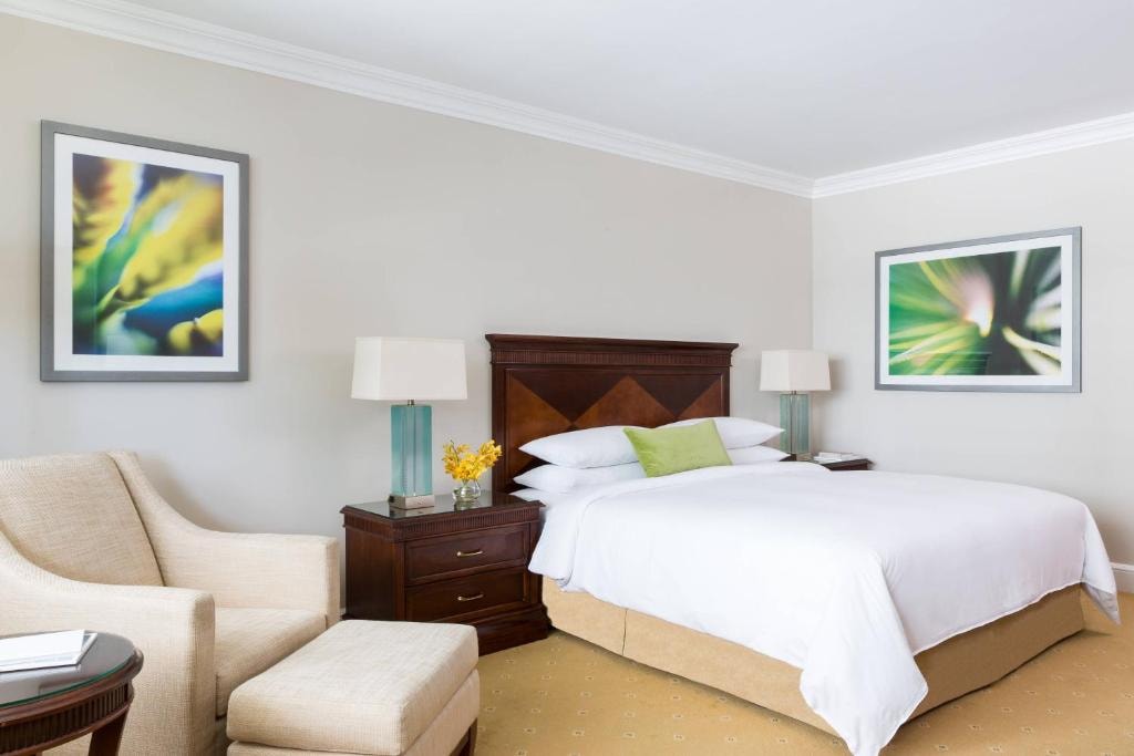 King Room Near Jade Sushi Express MIA Luxury Bookings