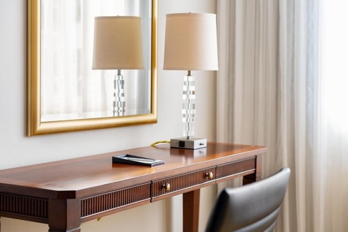 King Room Near Jade Sushi Express MIA 11 Luxury Bookings