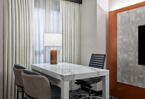 King Suite Near Franklin Park WDC 2 Luxury Bookings