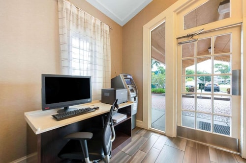 Standard King or Twin Near Pasteles Edward MIA 3 Luxury Bookings