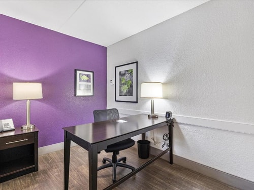 Standard King or Twin Near Pasteles Edward MIA 4 Luxury Bookings