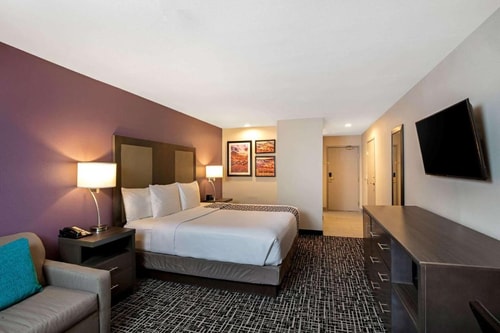 Deluxe King Room Near AutoZone Auto Parts LAS 3 Luxury Bookings
