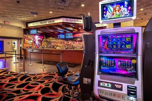 Deluxe King Room Near William Hill Sportsbook LAS 4 Luxury Bookings