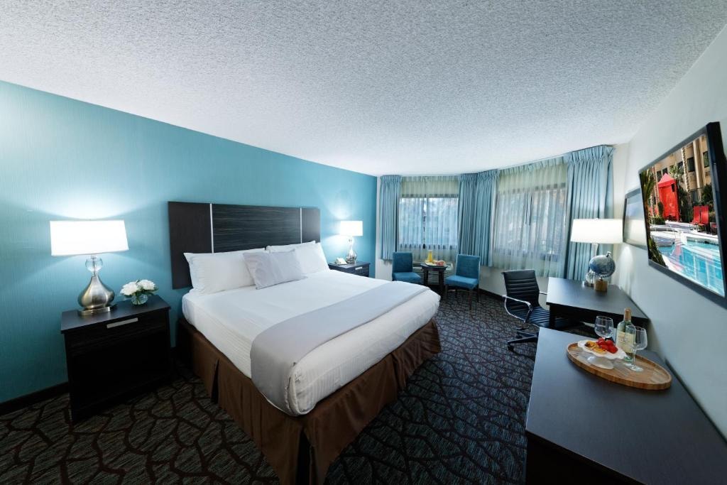 Deluxe King Room Near William Hill Sportsbook LAS Luxury Bookings