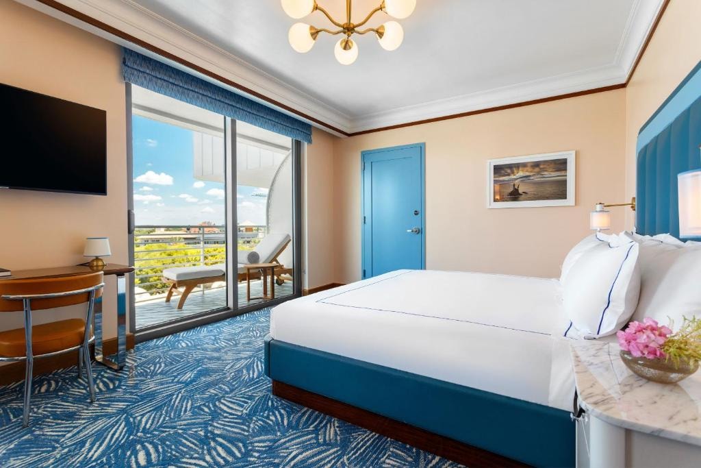 Superior King Room Near Brilliant Earth MIA Luxury Bookings