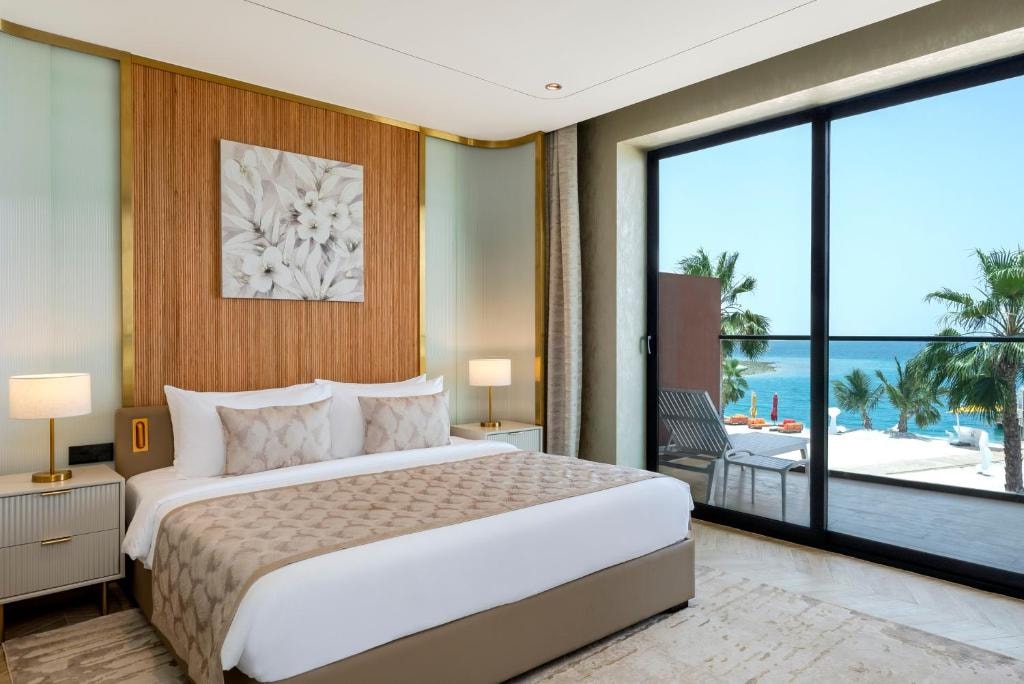 Monaco Suite On Dubai World Islands Luxury Bookings