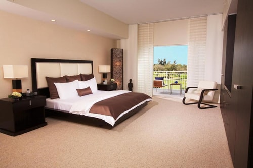 King Studio Near The UPS Store MIA Luxury Bookings