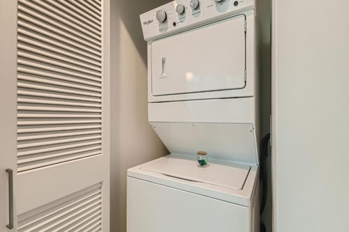 One Bedroom Apartment Near Formal Gardens CHI 5 Luxury Bookings