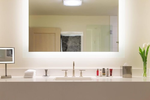Guest Room Near Multicultural Center CHI 2 Luxury Bookings