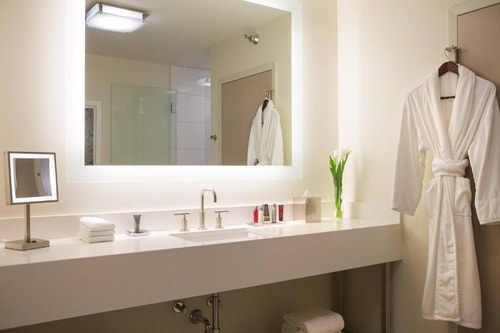 Guest Room Near Multicultural Center CHI 4 Luxury Bookings