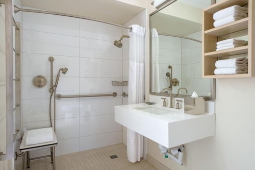 Guest Room Near Multicultural Center CHI 5 Luxury Bookings