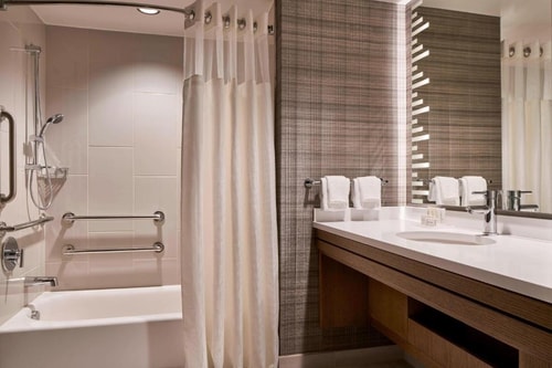 Guest Room Near 10th Street Community Park WDC 2 Luxury Bookings