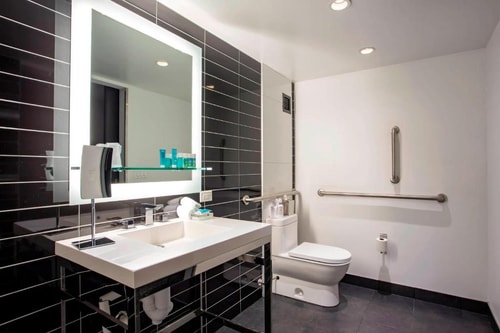 King Room City View Near Lake Shore Fieldhouse CHI 3 Luxury Bookings