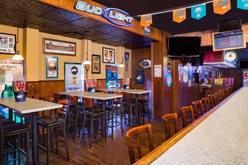 King Room Near McDonald's MIA 6 Luxury Bookings