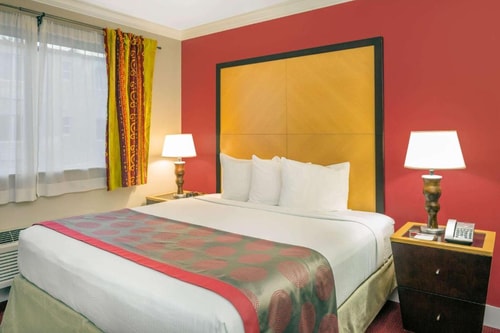 King Room Near McDonald's MIA Luxury Bookings