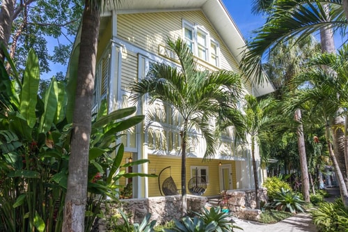 Standard Queen Room Near Jose Marti Park MIA 4 Luxury Bookings