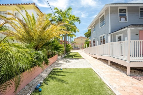 Standard Queen Room Near Jose Marti Park MIA 8 Luxury Bookings