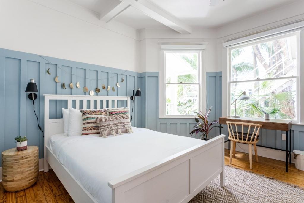 Standard Queen Room Near Jose Marti Park MIA Luxury Bookings