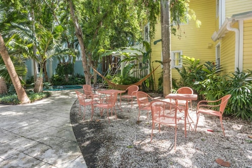 Standard Queen Room Near Jose Marti Park MIA 10 Luxury Bookings