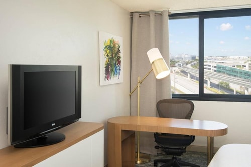 Traditional Guest Room Near Tropic Supply MIA 2 Luxury Bookings