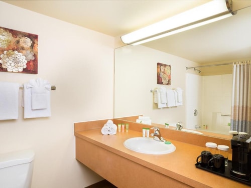 Klondike Standard Room Near Dunkin LAS 2 Luxury Bookings