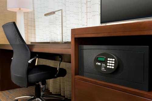 King Studio Near Luminaire Corporate MIA 8 Luxury Bookings