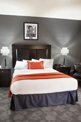 Queen Room Near Fuel at Circa LAS 1 Luxury Bookings