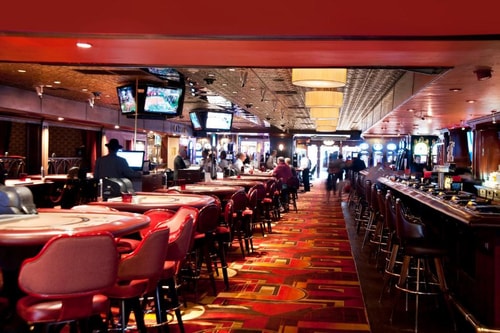 Queen Room Near Fuel at Circa LAS 7 Luxury Bookings