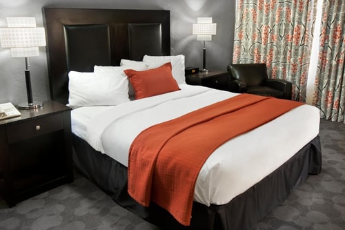 Queen Room Near Fuel at Circa LAS 2 Luxury Bookings