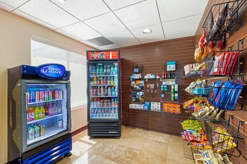 Queen Room Near Mercurylight LAS 9 Luxury Bookings