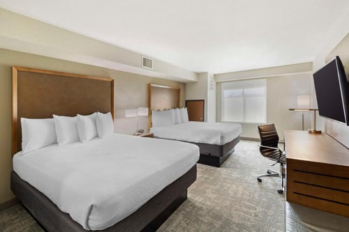 Queen Room Near Mercurylight LAS Luxury Bookings