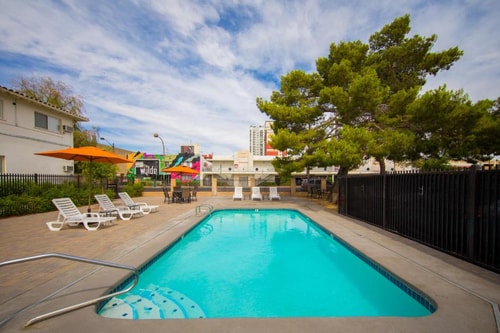 Fairway Queen Near The Empty Club LAS 12 Luxury Bookings