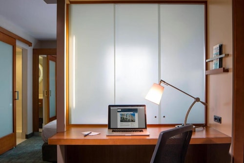 King Studio Near Atlantis University MIA 1 Luxury Bookings