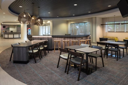 King Studio Near Atlantis University MIA 8 Luxury Bookings