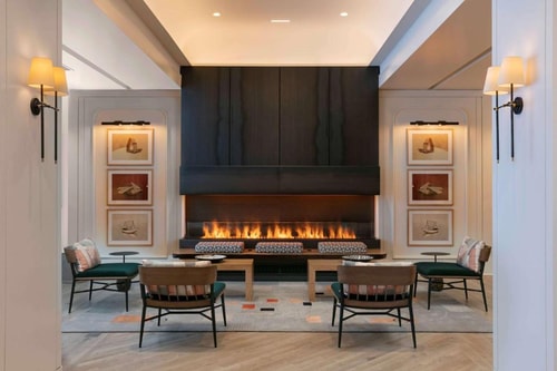 King Room Near Veteran Park Ledges CHI 9 Luxury Bookings