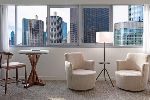 King Room Near Veteran Park Ledges CHI 4 Luxury Bookings